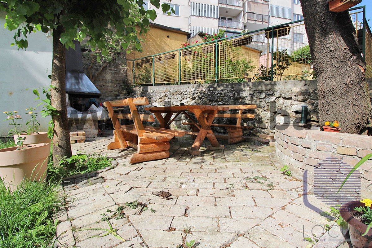 10.Dvorište1 slika2.jpg